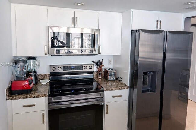 Building Photo - 1717 N Bayshore Dr