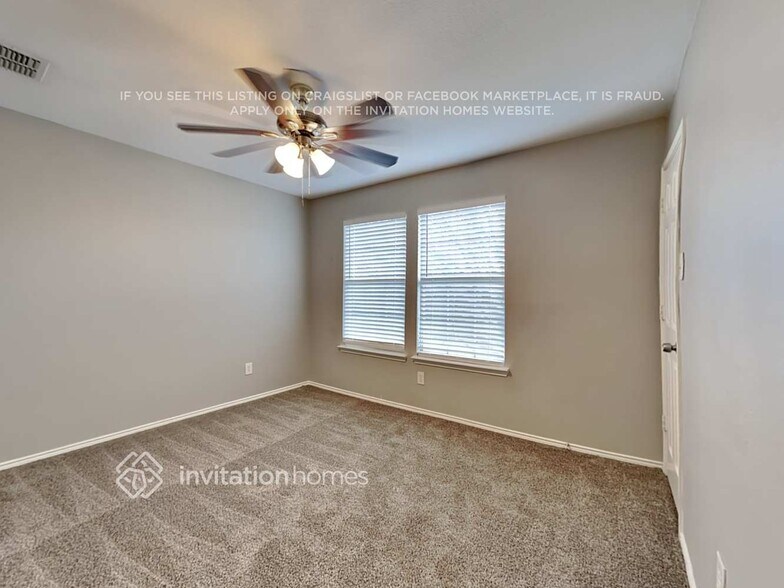 Building Photo - 136 Rolling Hills Pl