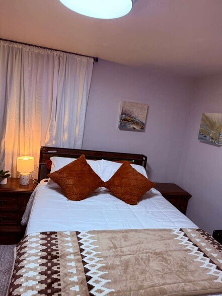 Building Photo - 212 Smith St