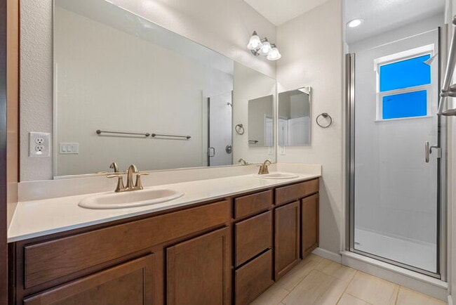 Building Photo - Welcome to this beautiful Carson City townhome available for rent