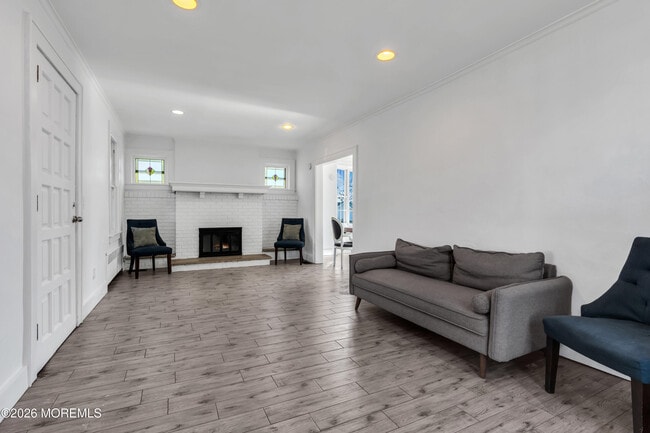 Building Photo - 3 Royal Pl