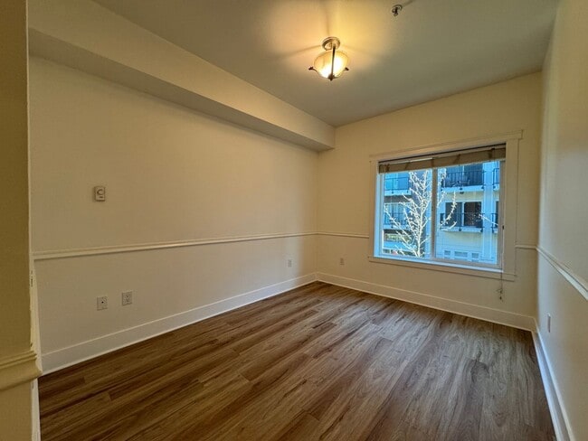 Building Photo - 1 Bed 1 Bath Condo Unit in Downtown Bellingham with Garage Parking