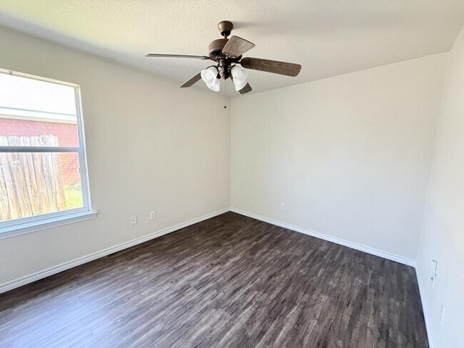 Building Photo - 2409 Gail Dr