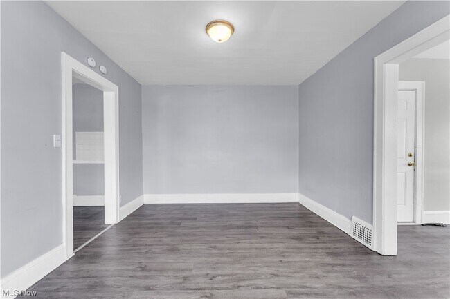 Building Photo - 4657 Warner Rd