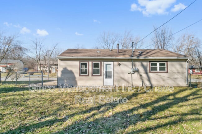 Building Photo - 594 Andover St