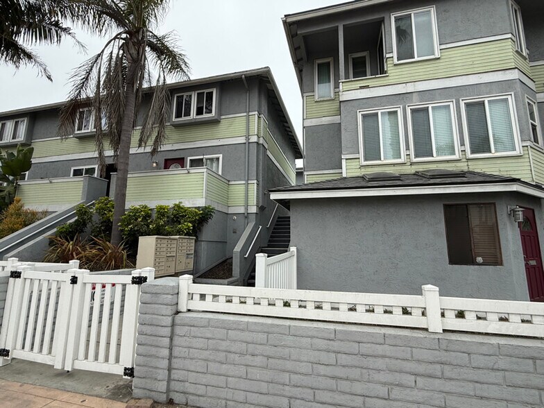 Building Photo - 165 Palm Ave