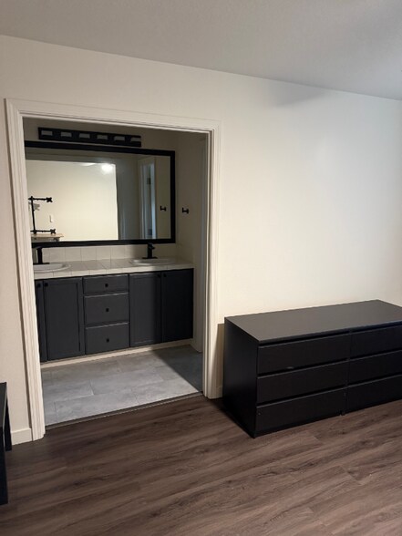 Building Photo - 1683 SW San Mateo Terrace