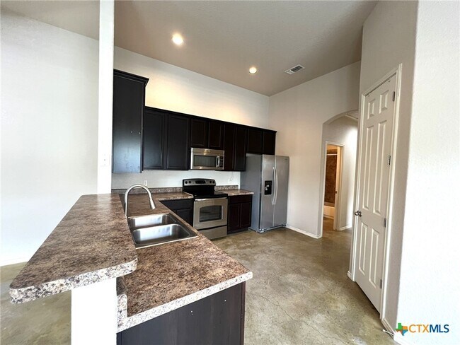 Building Photo - 271 Rosalie Dr