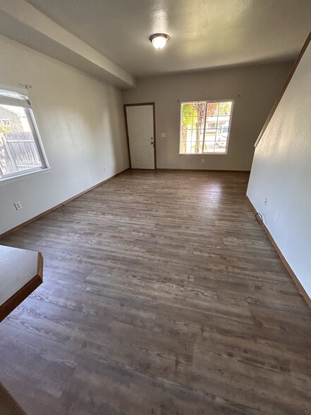 Building Photo - 1415 E Maple St