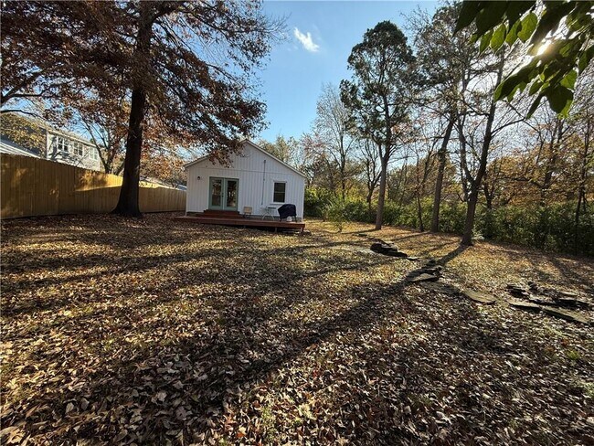 Building Photo - 325 S Washington Ave