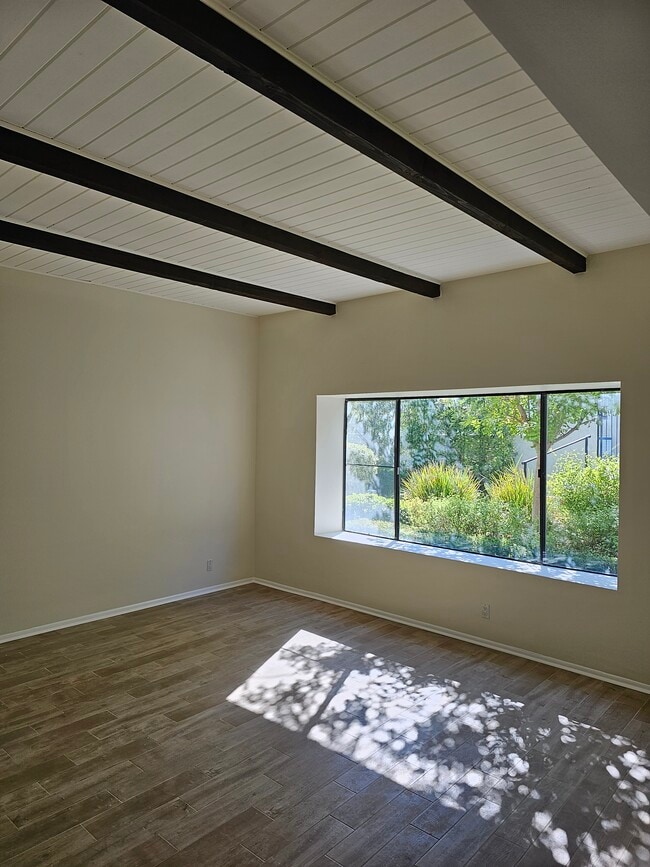 Living Room - 4241 Freedom Dr