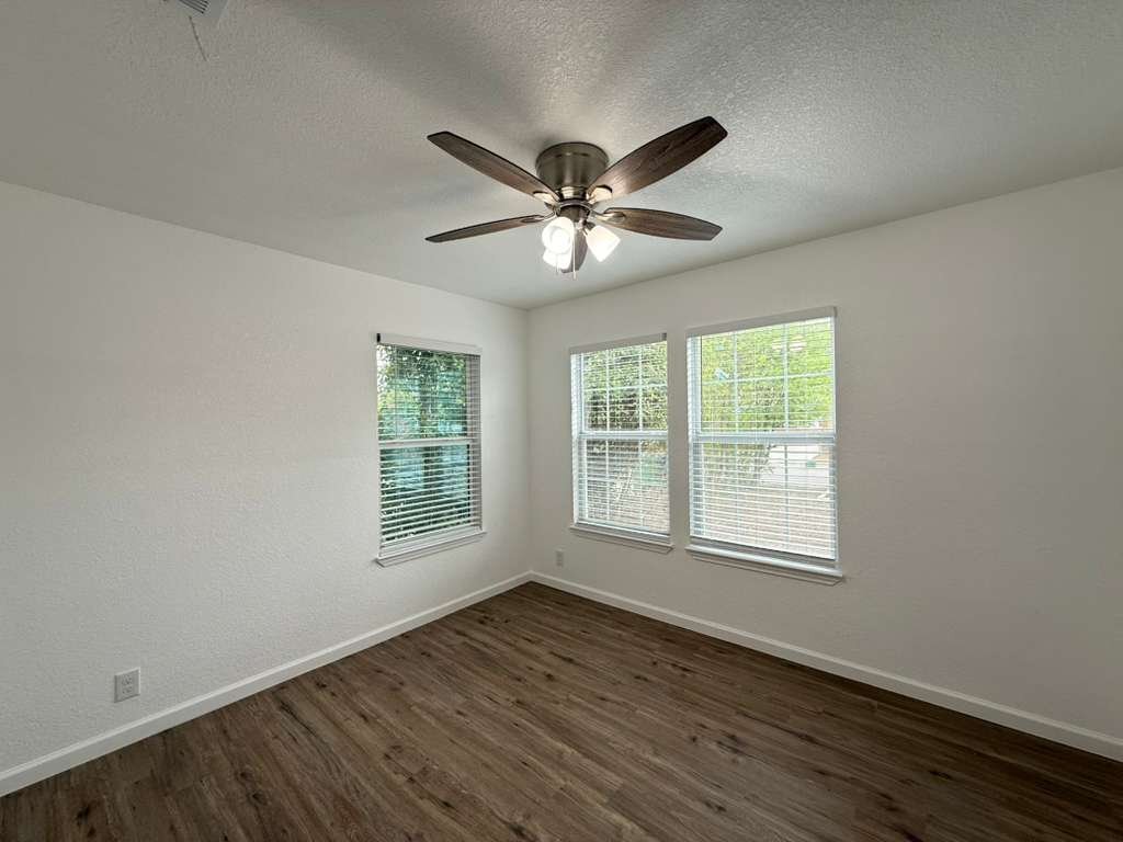 Building Photo - 143 Huxley Dr
