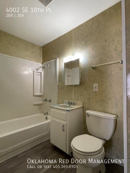 Building Photo - 4002 SE 10th Pl