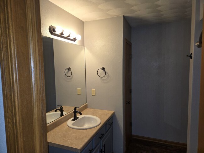 Building Photo - 535 Westfield Dr