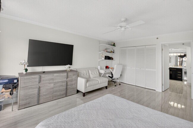 Building Photo - 7129 Promenade Dr