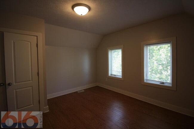 Building Photo - 858 Dayton St SW