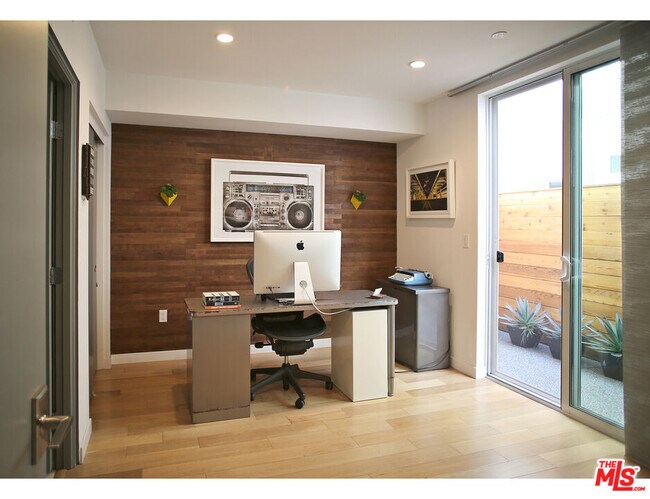 Building Photo - 1211 N Garbo Ln