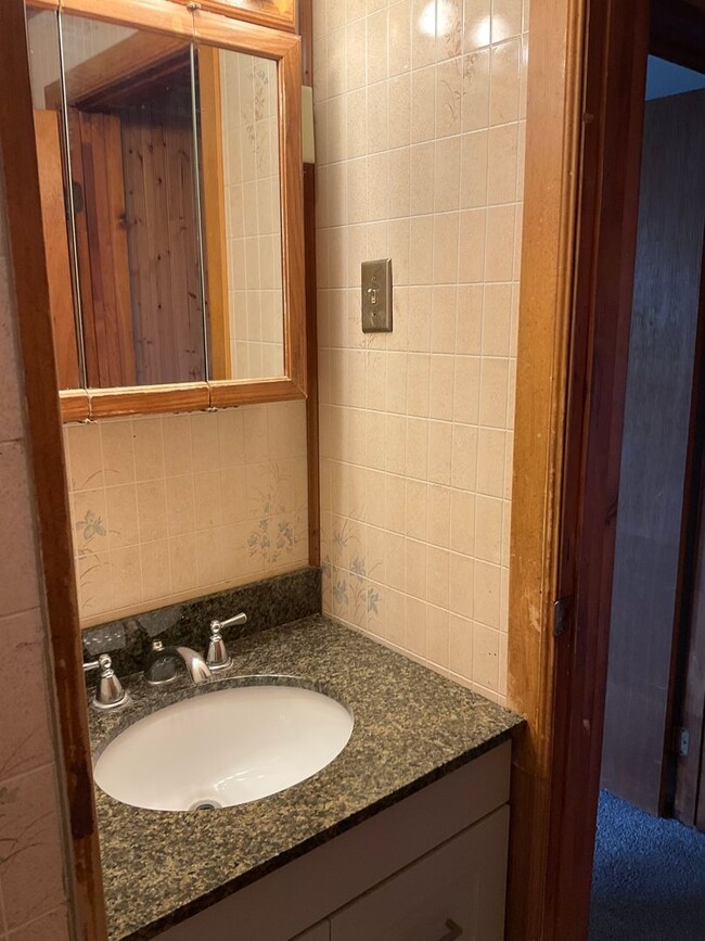 Building Photo - Charming 3-Bedroom 1 bath rental home in H...
