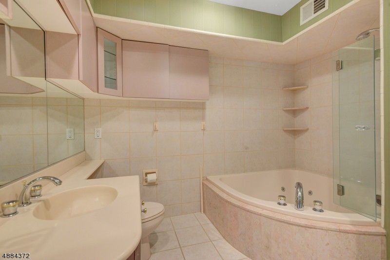 master bath #1 - 4 Dearburn Ct