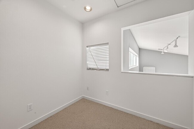 Building Photo - 6911 Yellowstone Way Dr