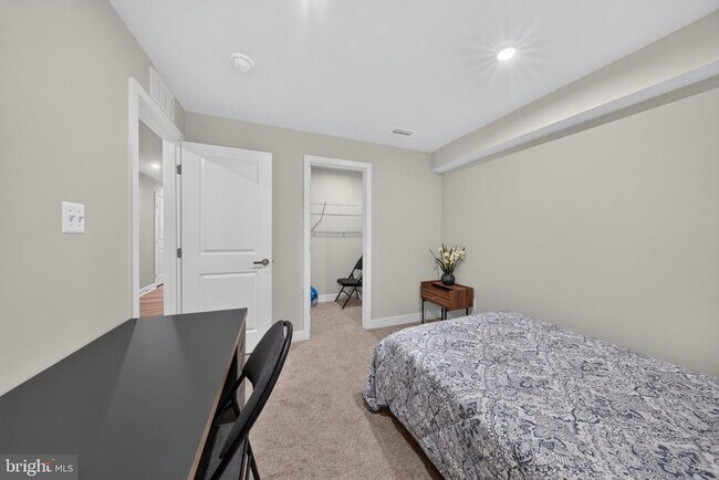 Building Photo - 1863 Bergerac Ct