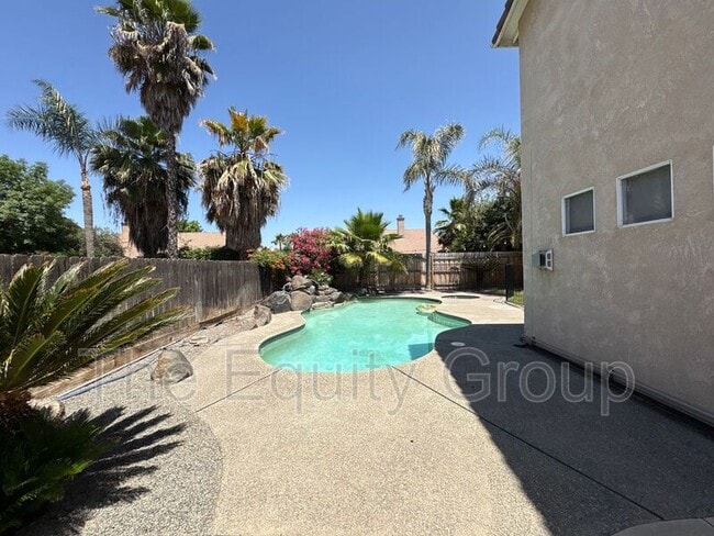 Building Photo - 938 W Encore Dr