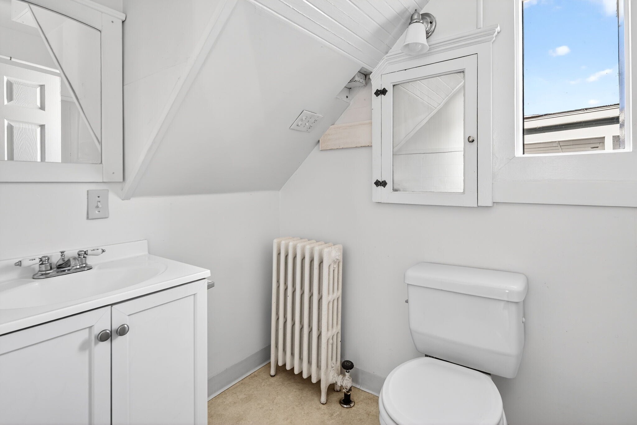 Building Photo - 727 W Court St