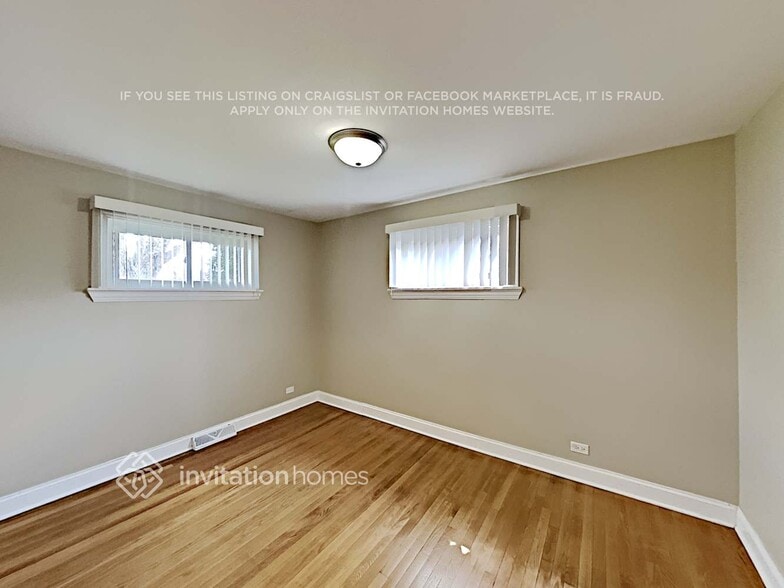 Building Photo - 253 E La Porte Dr