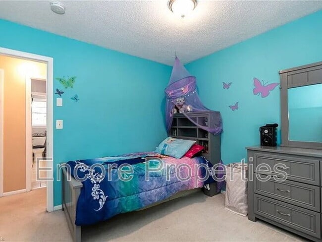 Building Photo - 2141 Stonehaven Rd