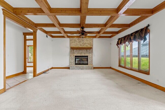 Building Photo - 552 Waters Edge Dr