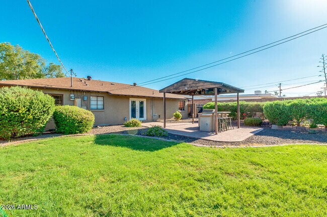 Building Photo - 7248 E Wilshire Dr