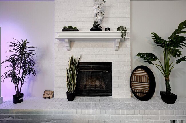 Building Photo - 2820 Dalewood Pl