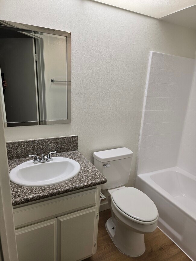 Building Photo - 731 S Detroit St