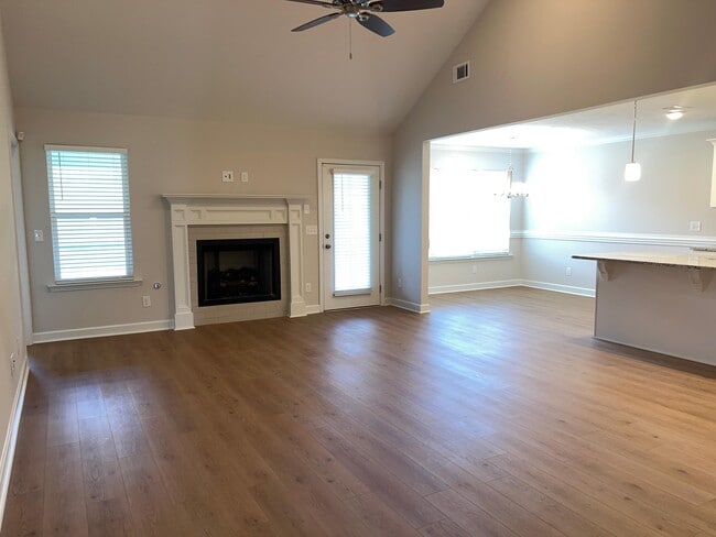 Building Photo - 158 Atherstone St