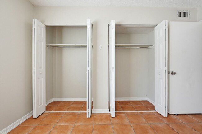 Building Photo - Charming 2 Bedroom in Prime Location!