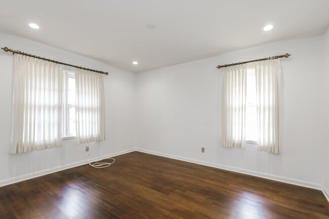 Building Photo - 1516 Sheffield Rd