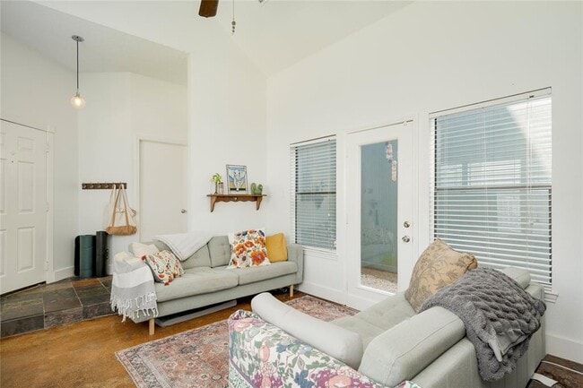 Building Photo - 1211 Gingerlily Cove