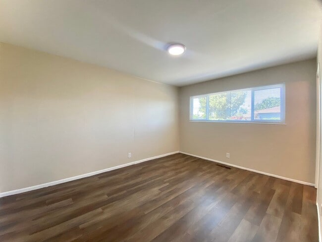 Building Photo - Lovely 4-bedroom home in Fremont – Sundale Neighborhood!