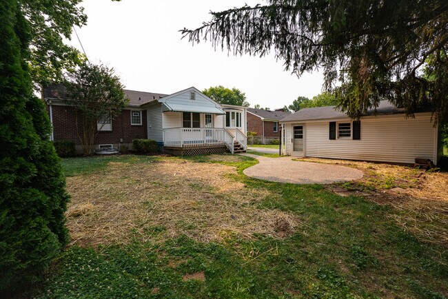 Building Photo - 218 Bramton Rd