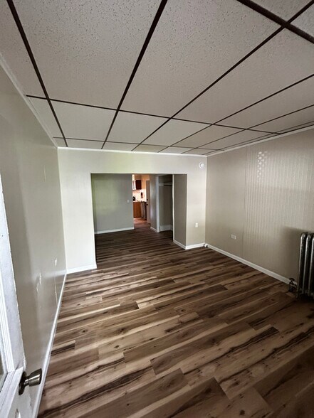 Building Photo - 574 Main St