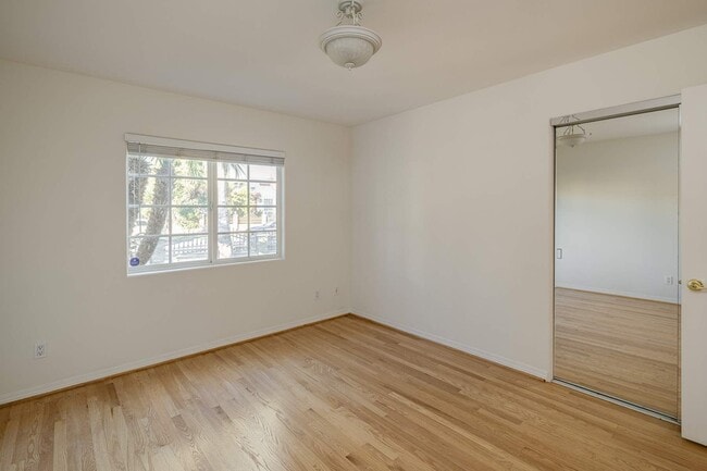 Building Photo - 4356 Kingswell Ave