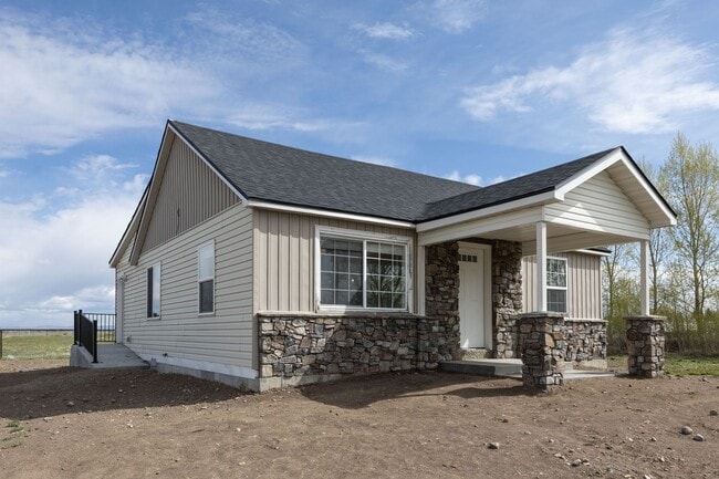 Building Photo - County living - 2 Bed with office space located close to Salem Area - MORE PICS AND VIDEO TO COME