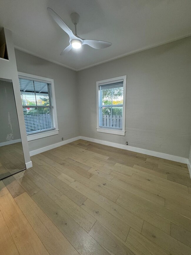 Building Photo - Stunning 2 bedroom 1 bath duplex  in Mid T...