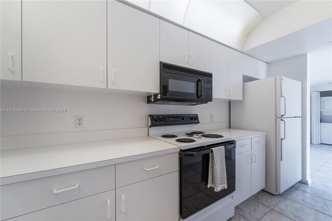 Building Photo - 800 Claughton Island Dr