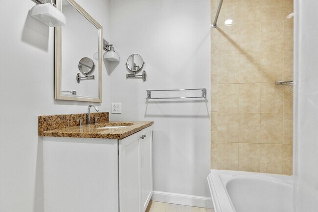 Building Photo - 122 Beacon St