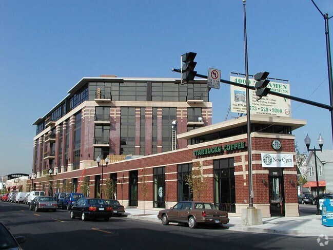 Building Photo - North Center 4000