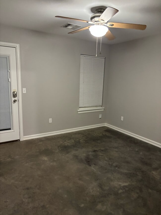 Building Photo - 4110 Maple Dr