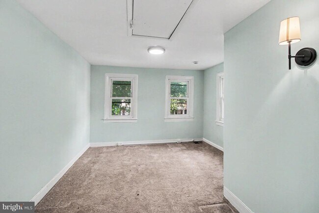 Building Photo - 308 Walnut St