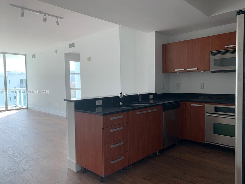 Building Photo - 3131 NE 188th St