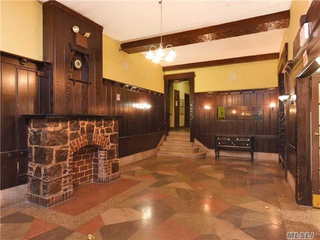 Building Photo - 1 Hillside Ave